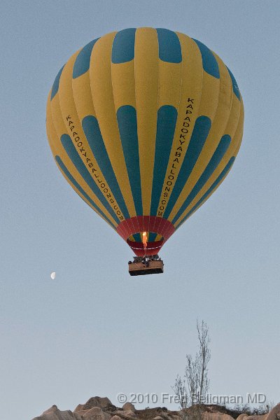 20100405_063428 D300.jpg - Nearby balloon rising with flame action